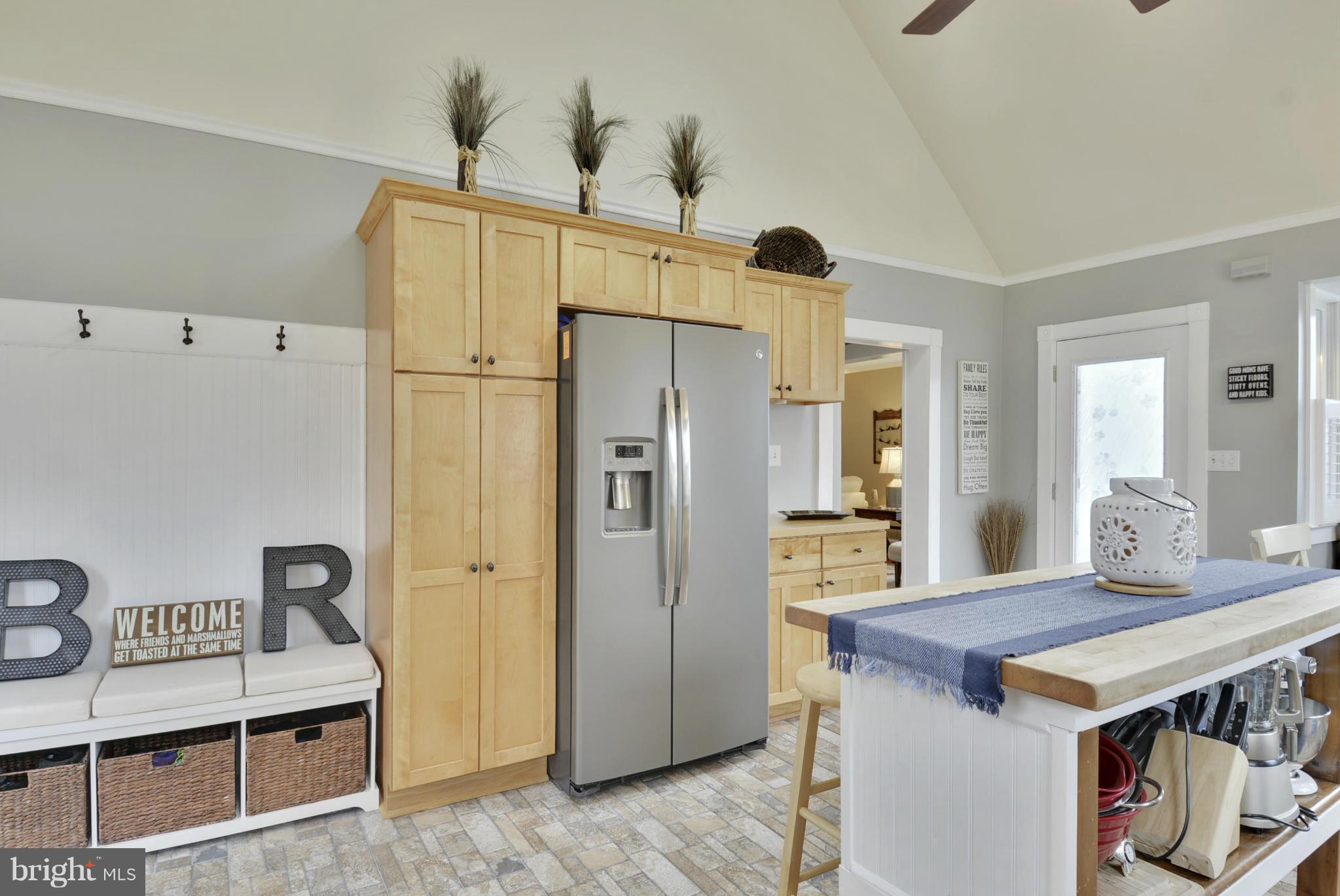 23501 Peach Tree Road Clarksburg, MD 20871 - Photo 6 of 30 Gourmet kitchen open to breakfast area