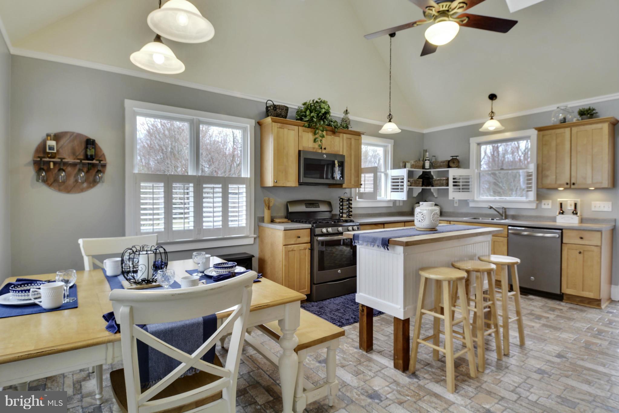 23501 Peach Tree Road Clarksburg, MD 20871 - Photo 8 of 30 Gourmet kitchen w/ NEW flooring/countertops