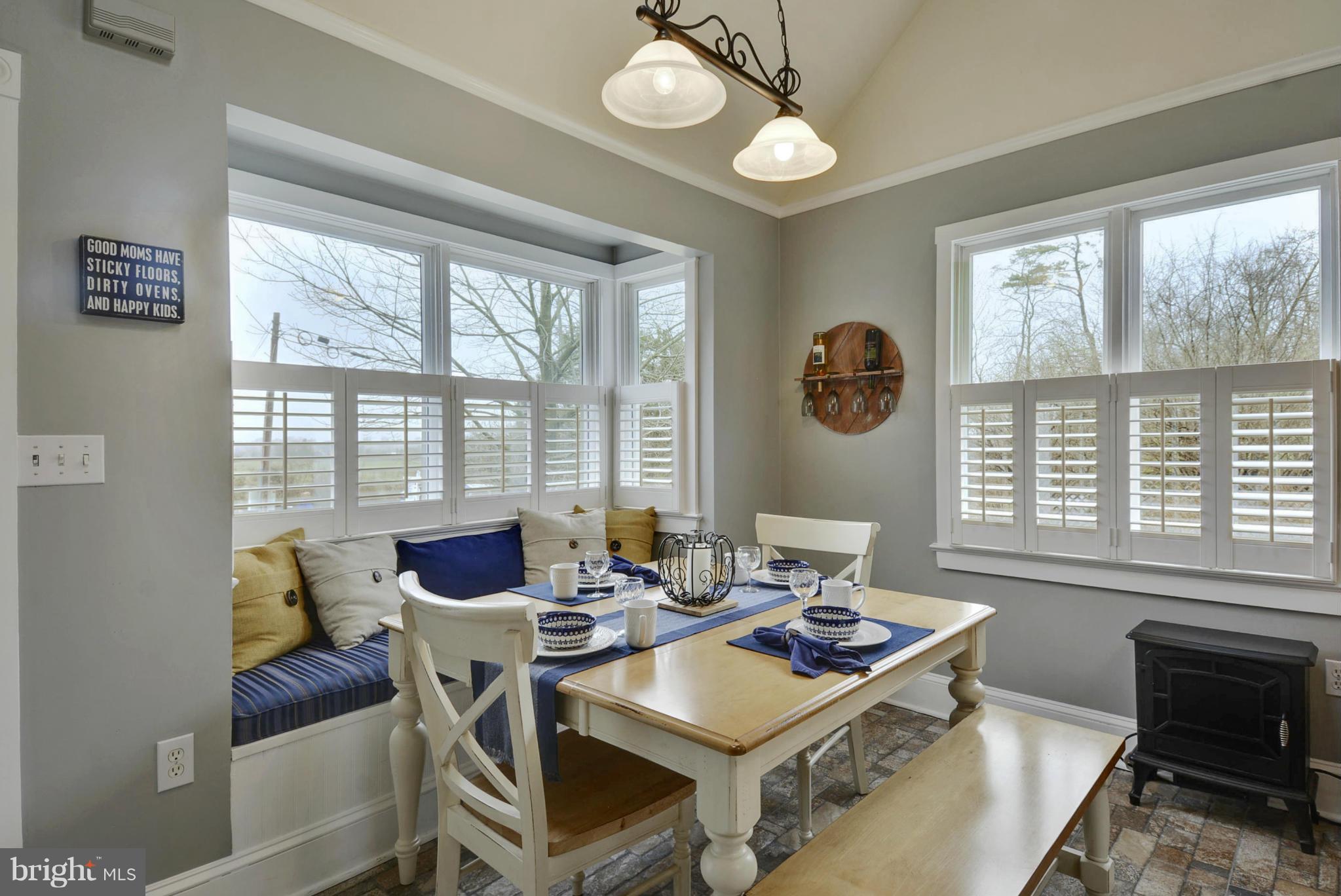 23501 Peach Tree Road Clarksburg, MD 20871 - Photo 9 of 30 Breakfast area w/ built-in window seat