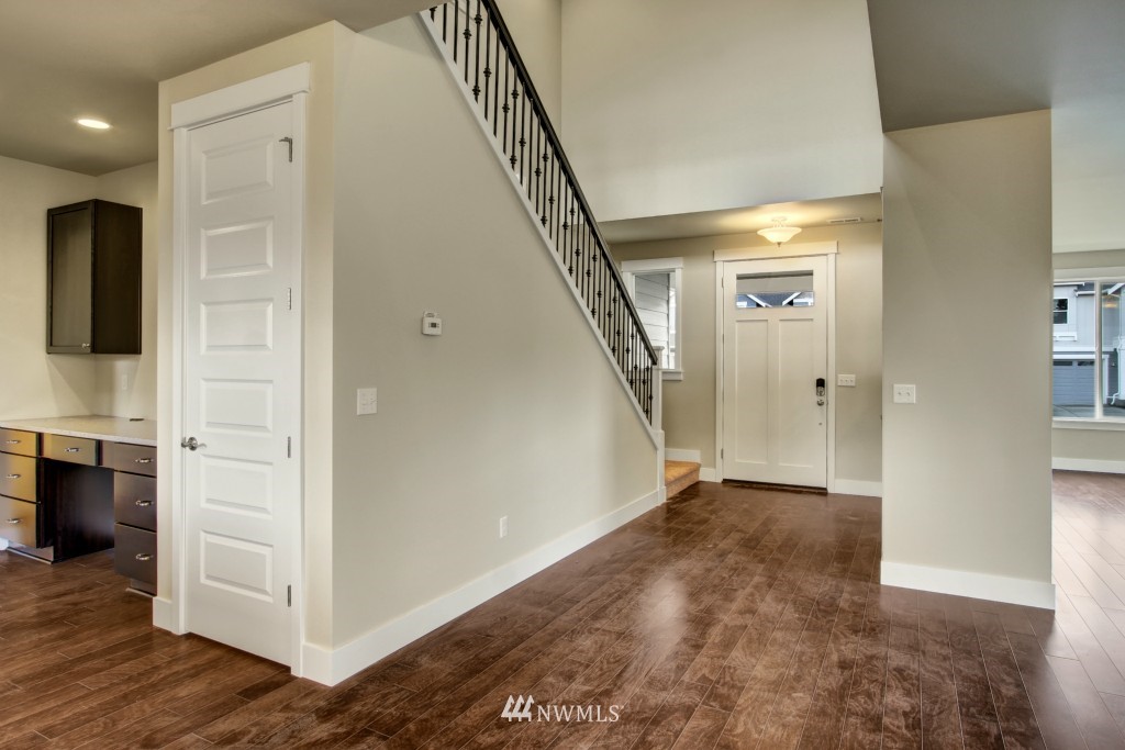 5130 Northeast 2nd Place Renton, WA 98059 - Photo 2 of 16 Gallery Image 2