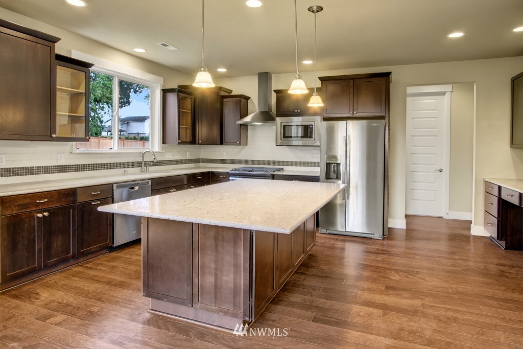 5130 Northeast 2nd Place Renton, WA 98059 - Photo 3 of 16 Gallery Image 3