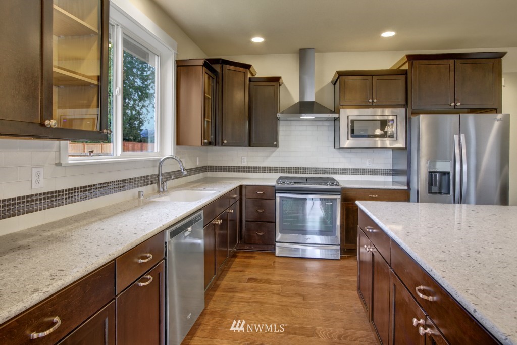 5130 Northeast 2nd Place Renton, WA 98059 - Photo 4 of 16 Gallery Image 4