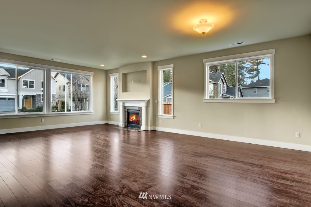 5130 Northeast 2nd Place Renton, WA 98059 - Photo 5 of 16 Gallery Image 5