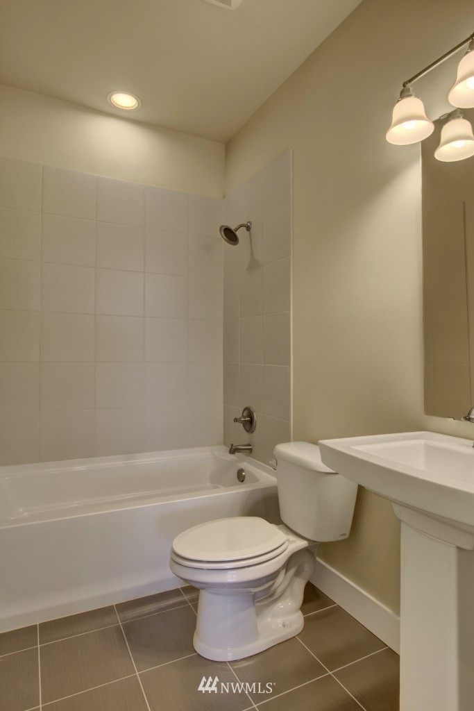 5130 Northeast 2nd Place Renton, WA 98059 - Photo 8 of 16 Gallery Image 8