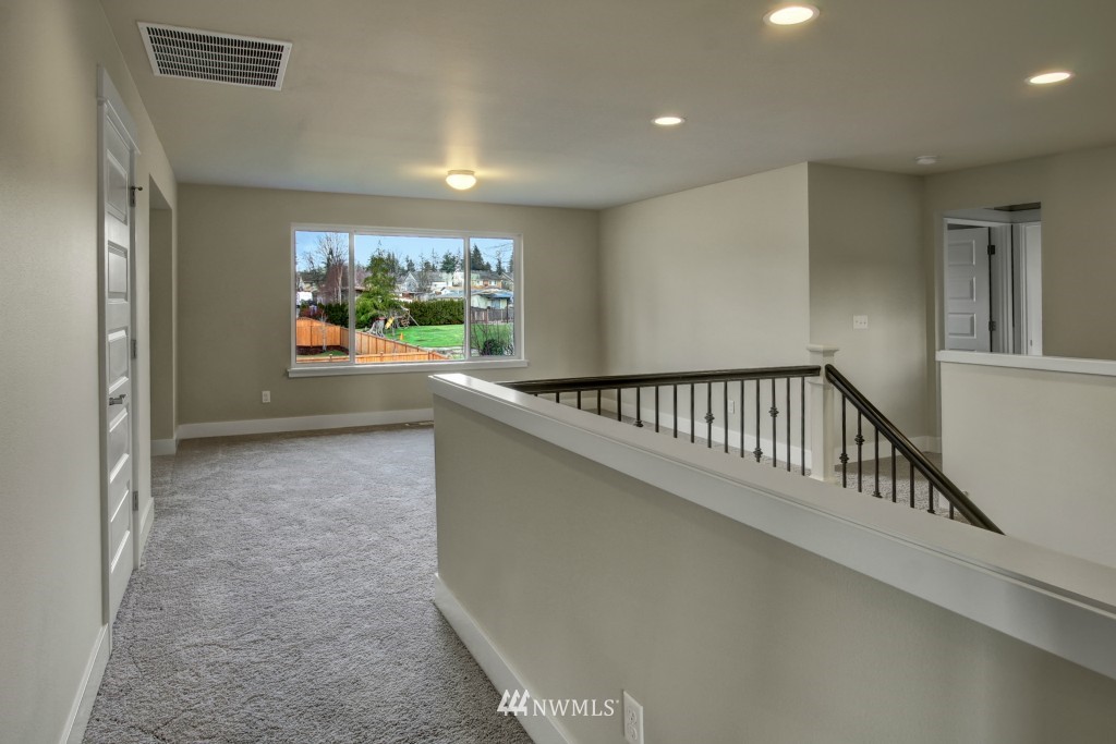 5130 Northeast 2nd Place Renton, WA 98059 - Photo 9 of 16 Gallery Image 9