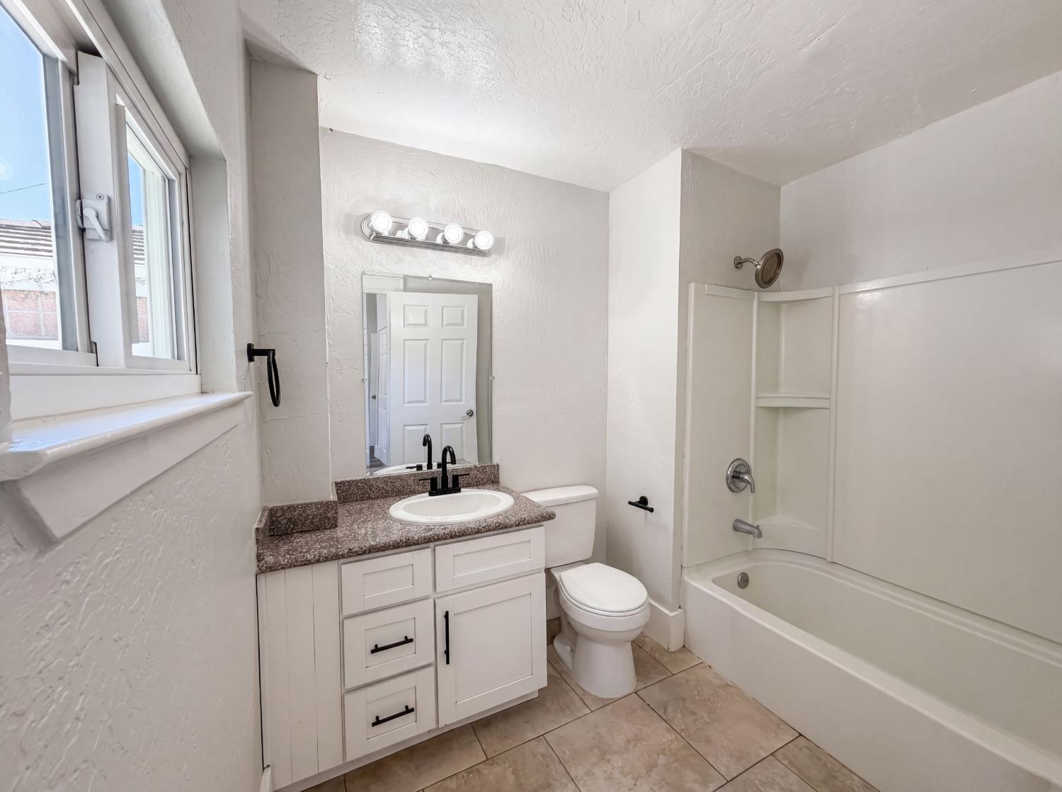 1860 West Willow Street Stockton, CA 95203 - Photo 20 of 27