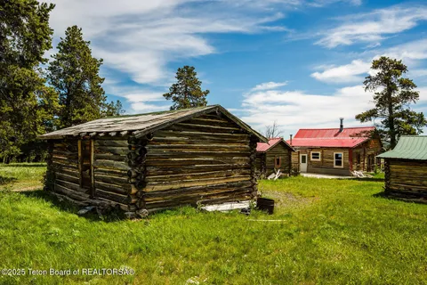 $5,750,000 | Hazelton Peak Ranch, Buffalo, WY 82834