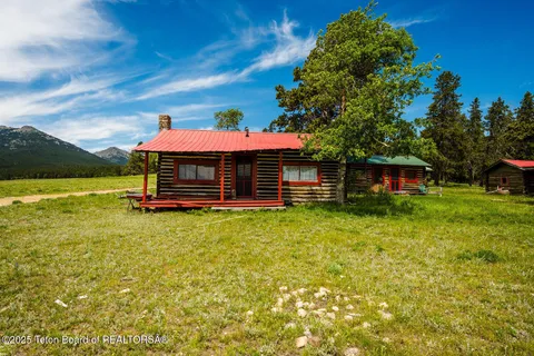 $5,750,000 | Hazelton Peak Ranch, Buffalo, WY 82834