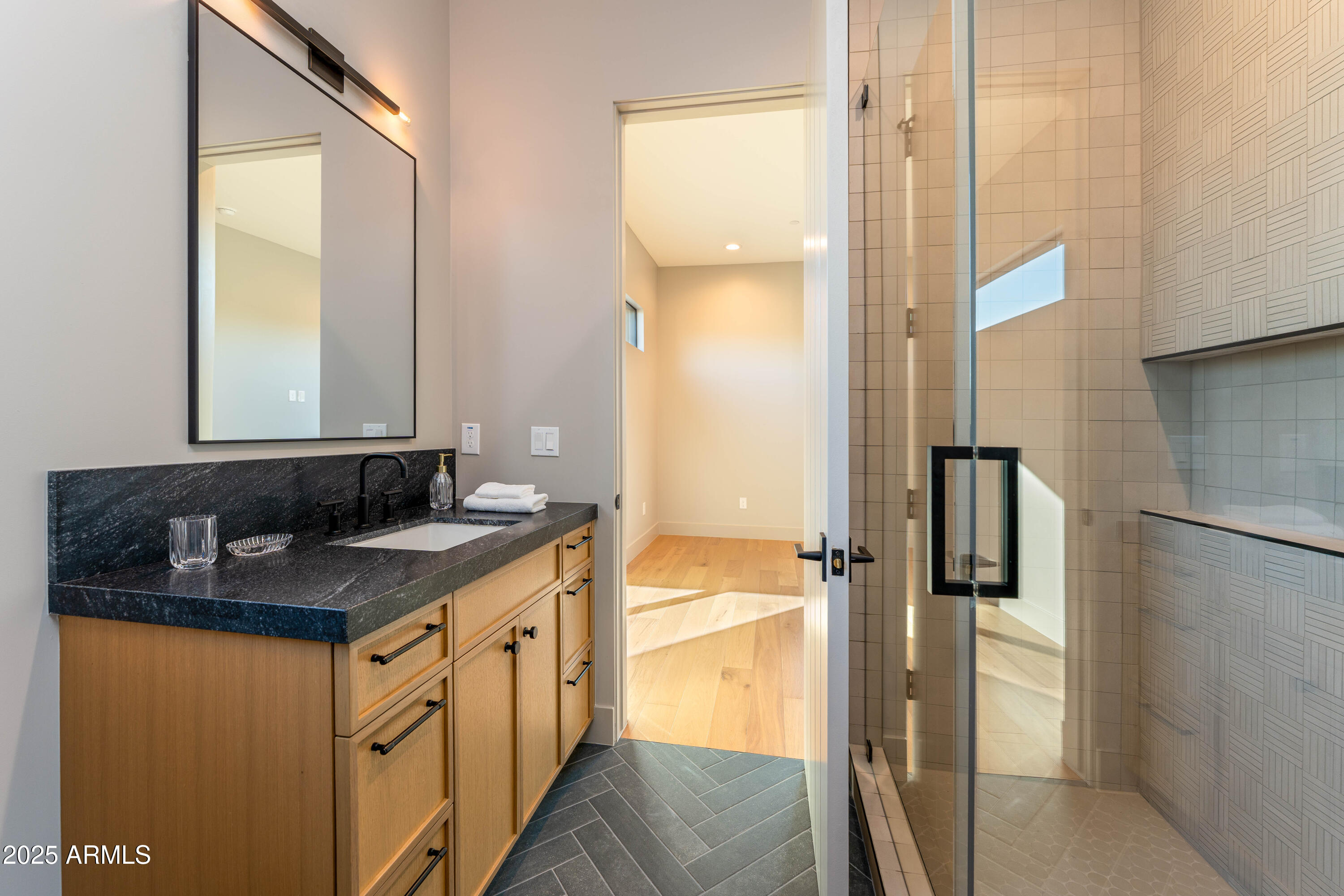9775 East Hidden Valley Road Scottsdale, AZ 85262 - Photo 35 of 70 Guest bathroom 1