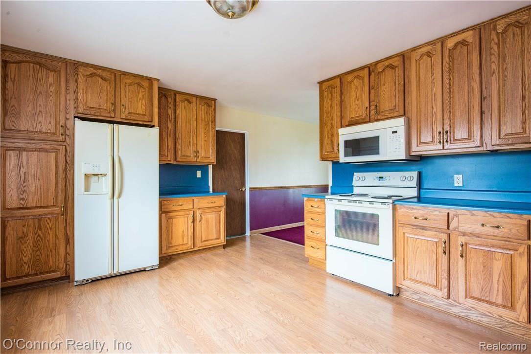 2566 Michigan Road Port Huron, MI 48060 - Photo 2 of 17 2566 Michigan-9.jpg