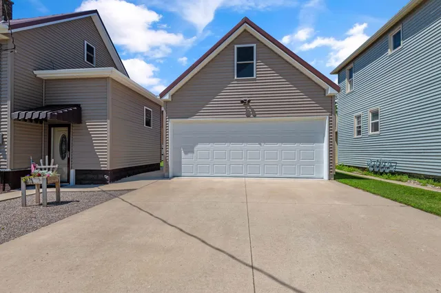$294,900 | 1102 16th Street, Two Rivers, WI 54241