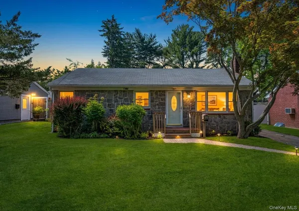 $648,888 | 40 Fenwick Street, Greenlawn, NY 11740