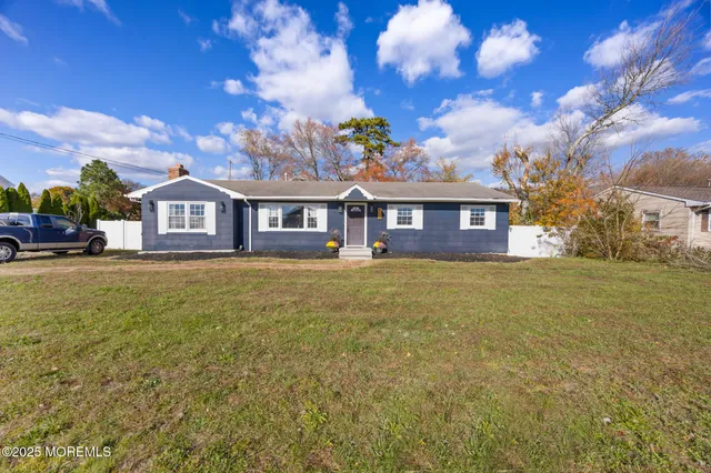 $495,000 | 802 East Hickory Drive, Lanoka Harbor, NJ 08734