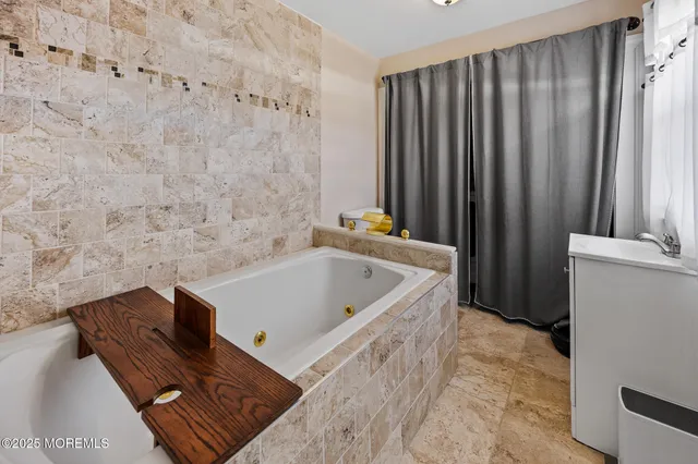 $495,000 | 802 East Hickory Drive, Lanoka Harbor, NJ 08734