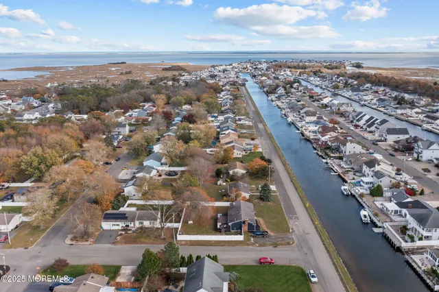 $495,000 | 802 East Hickory Drive, Lanoka Harbor, NJ 08734