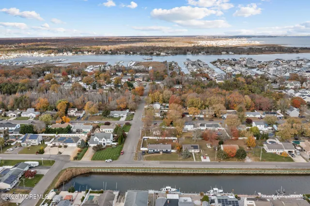 $495,000 | 802 East Hickory Drive, Lanoka Harbor, NJ 08734