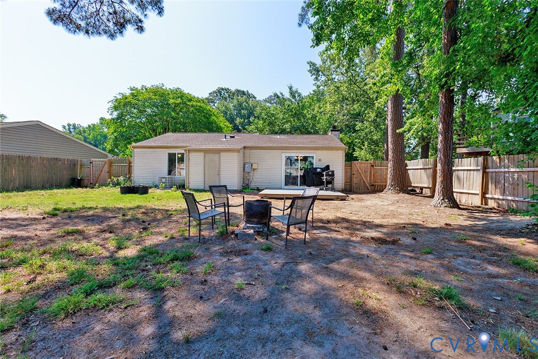 925 Fluvanna Road Newport News, VA 23601 - Photo 22 of 25 a view of a backyard with a sitting area furniture and a small cabin