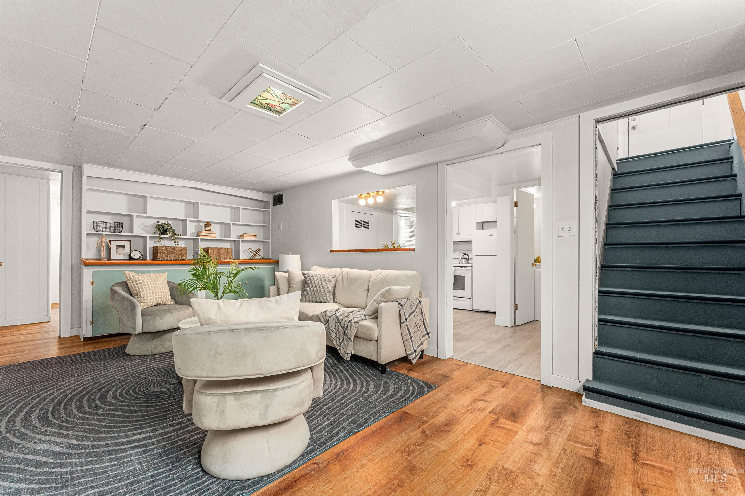 500 North Pacific Street Boise, ID 83706 - Photo 38 of 49 Full bath featuring shower / tub combo with curtain and vanity