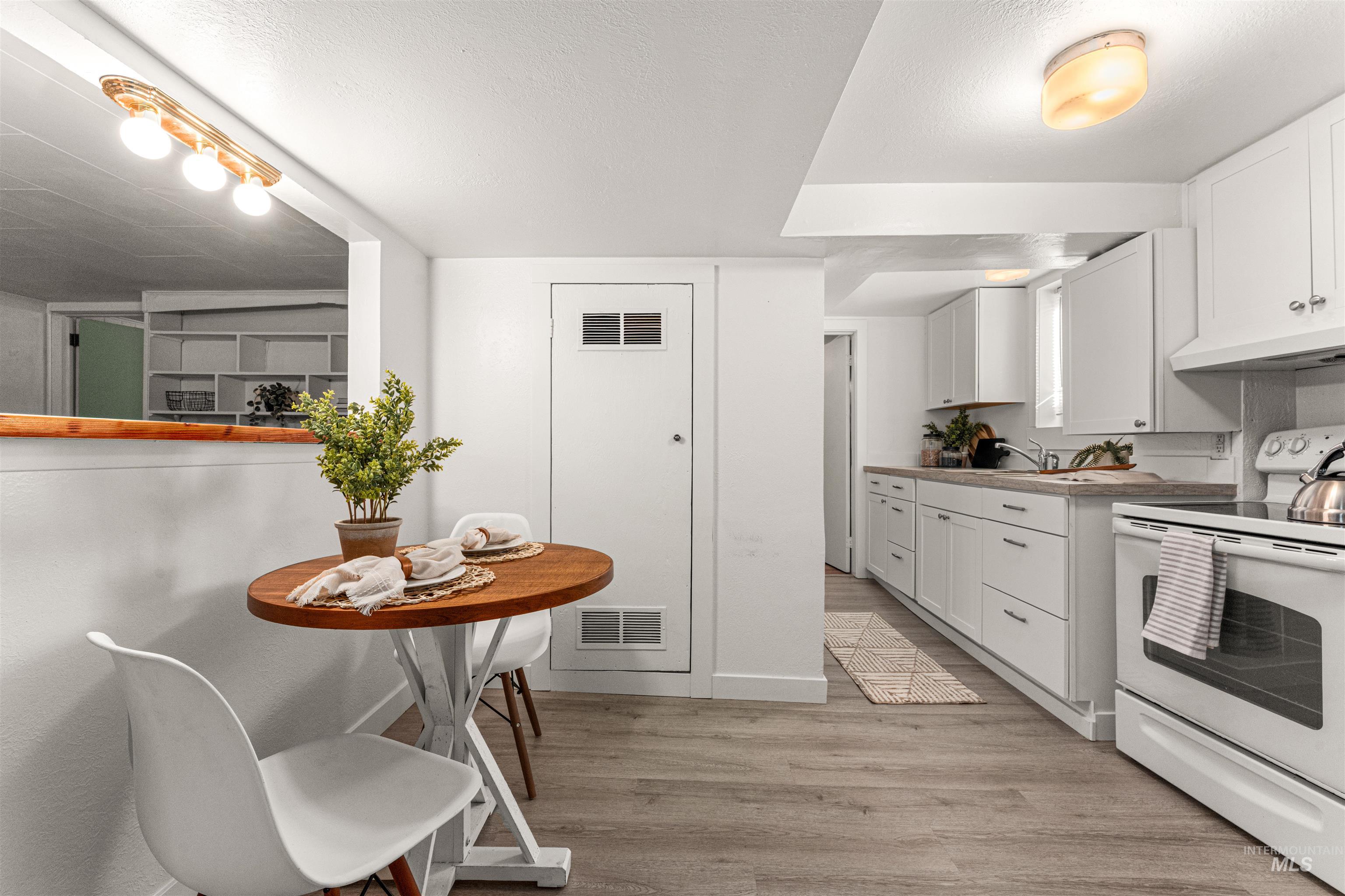 500 North Pacific Street Boise, ID 83706 - Photo 43 of 49 Living area with wood finished floors and baseboards