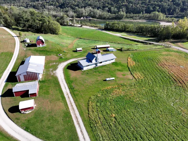 $450,000 | 34760 Fawn Drive, Lanesboro, MN 55949