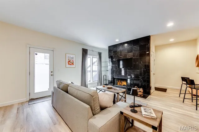 $275,000 | 4111 West Pine Boulevard, Unit 11, St. Louis, MO 63108