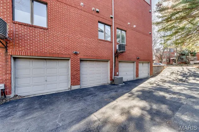 $275,000 | 4111 West Pine Boulevard, Unit 11, St. Louis, MO 63108