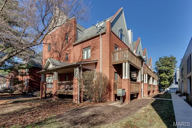 $275,000 | 4111 West Pine Boulevard, Unit 11, St. Louis, MO 63108