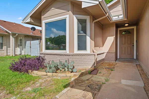 $325,000 | 16308 Parkway Drive, Pflugerville, TX 78660