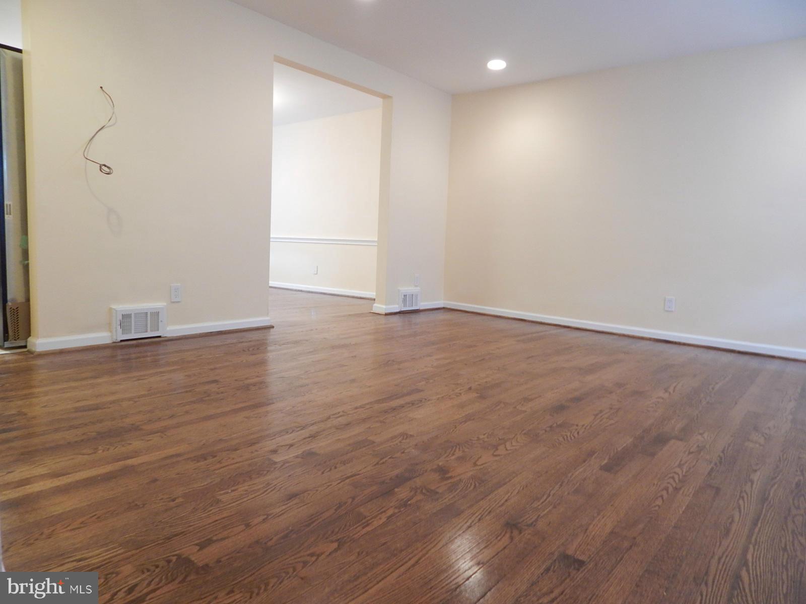 1704 Winford Road Baltimore, MD 21239 - Photo 11 of 25 Living Room