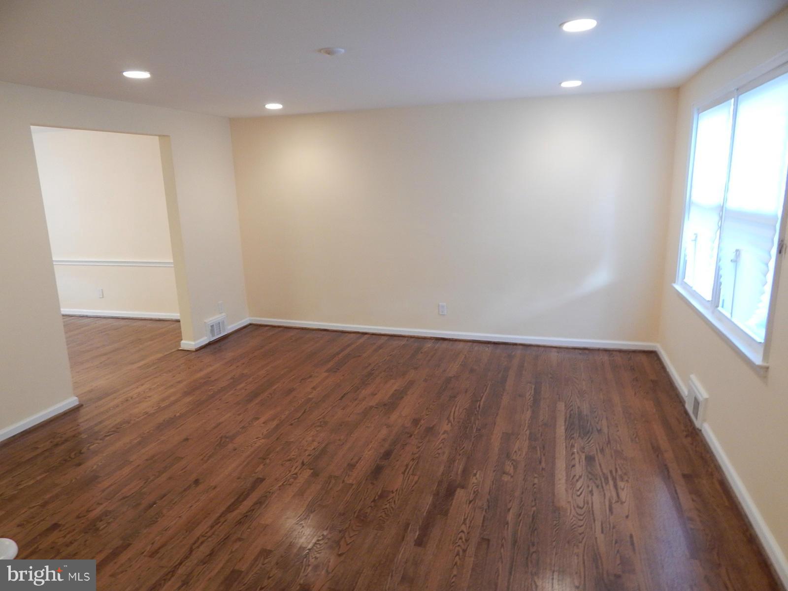 1704 Winford Road Baltimore, MD 21239 - Photo 4 of 25 Living Room