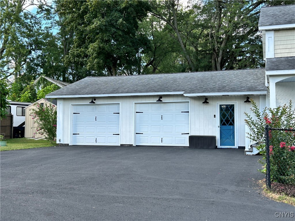 6572 Lakeshore Road Cicero, NY 13039 - Photo 2 of 49