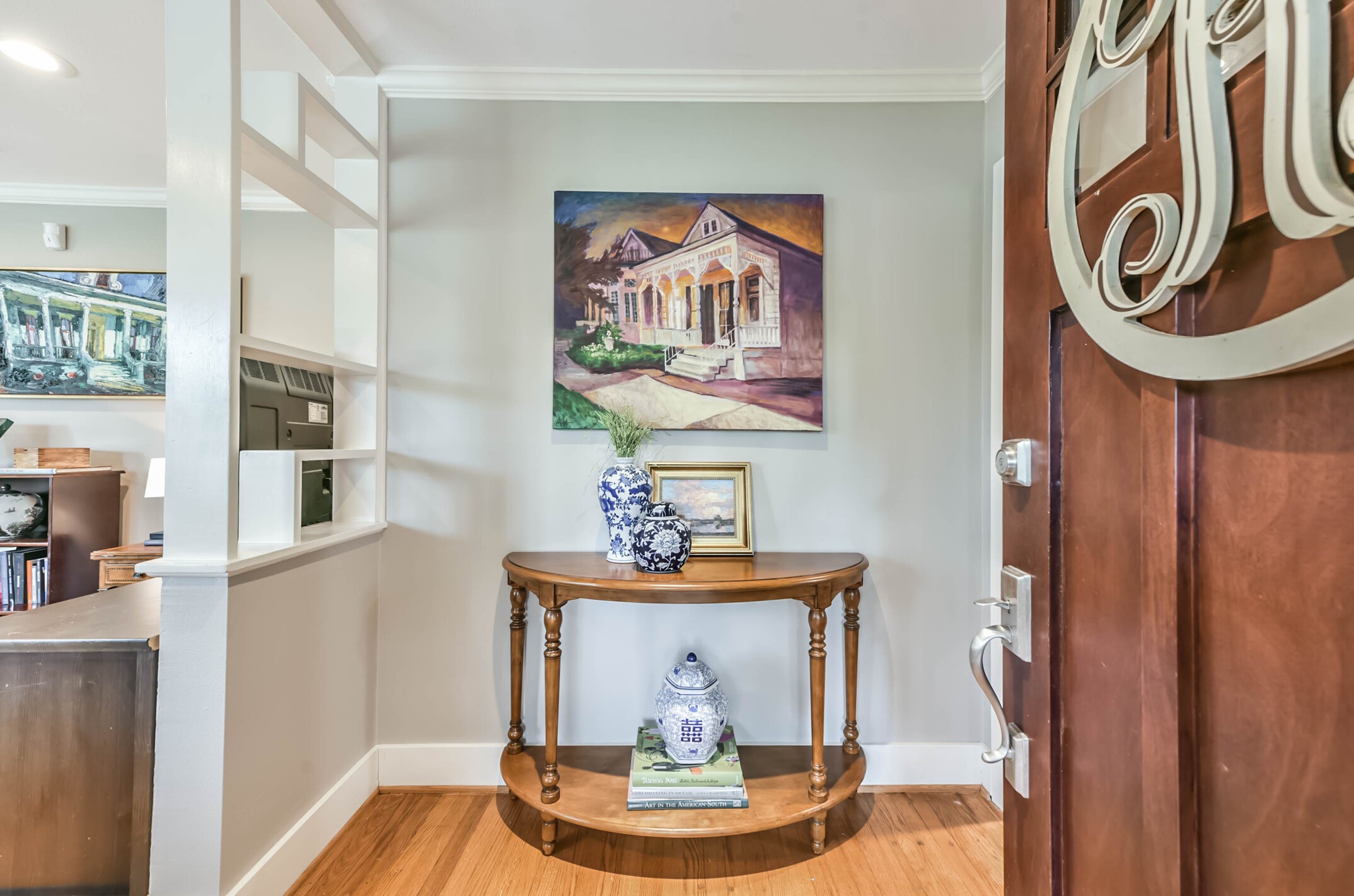 906 Bay Oaks Road Houston, TX 77008 - Photo 5 of 26 Upon entering, you are greeting by charming details that run throughout the home such as gleaming hardwood floors and crown molding.