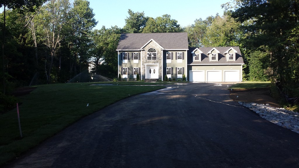4 Trinity Court Andover, MA 01810 - Photo 3 of 16 Gallery Image 3