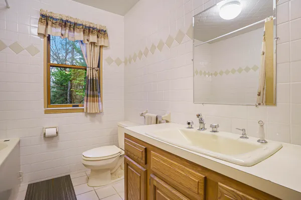 $1,000,000 | 4900 North Railroad Avenue, Pentwater, MI 49449