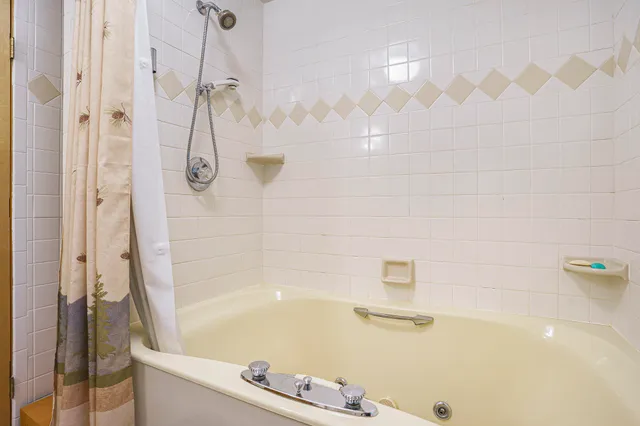 $1,000,000 | 4900 North Railroad Avenue, Pentwater, MI 49449