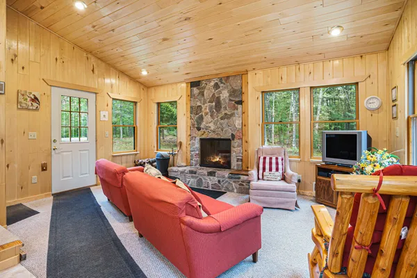 $1,000,000 | 4900 North Railroad Avenue, Pentwater, MI 49449