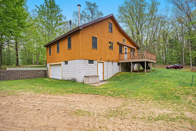 $1,000,000 | 4900 North Railroad Avenue, Pentwater, MI 49449