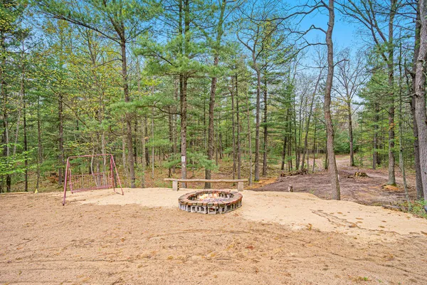 $1,000,000 | 4900 North Railroad Avenue, Pentwater, MI 49449