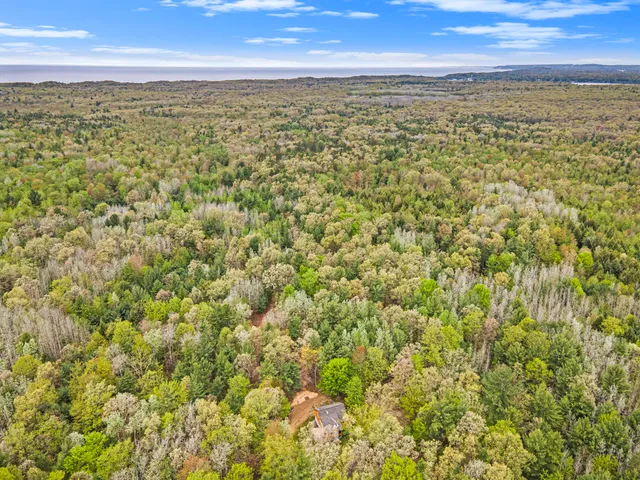 $1,000,000 | 4900 North Railroad Avenue, Pentwater, MI 49449