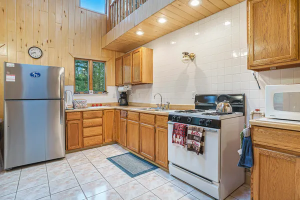 $1,000,000 | 4900 North Railroad Avenue, Pentwater, MI 49449