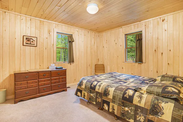 $1,000,000 | 4900 North Railroad Avenue, Pentwater, MI 49449