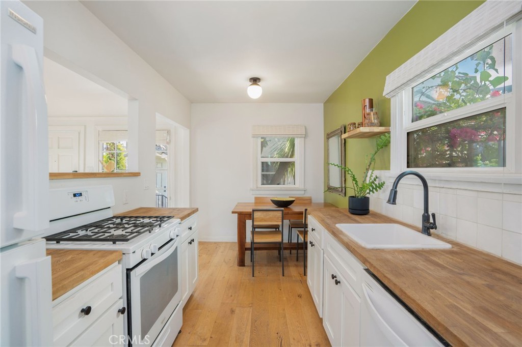 255 Isabel Street Los Angeles, CA 90065 - Photo 8 of 17 Kitchen, dining area