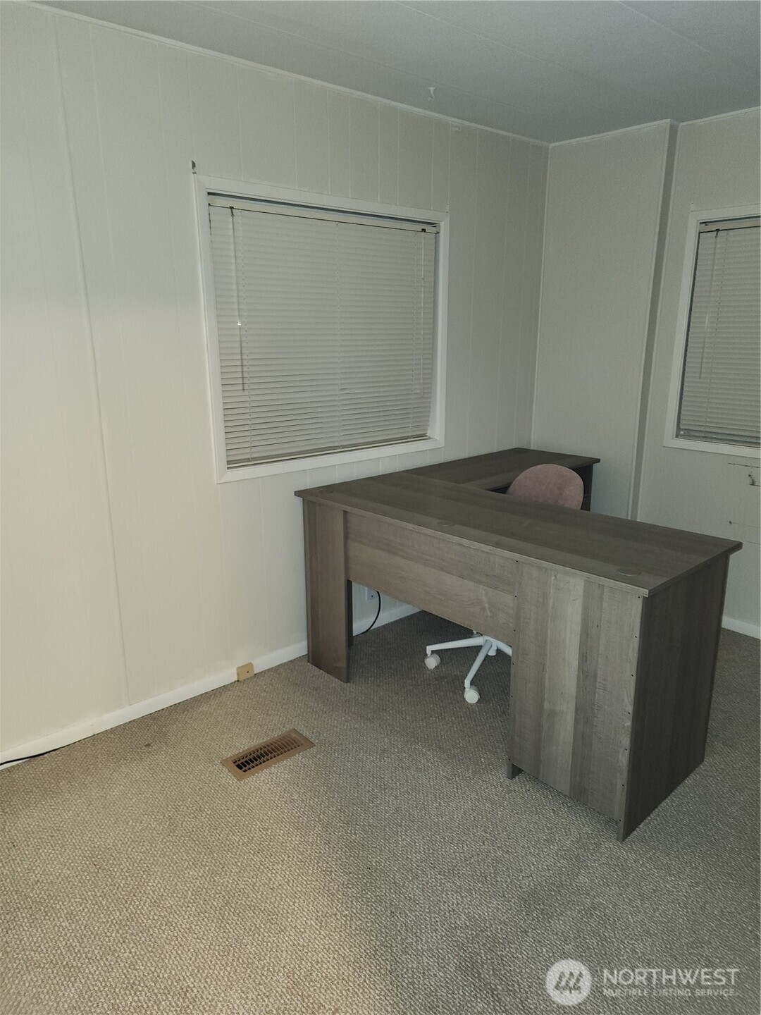 201 Union Avenue Southeast, Unit 43 Renton, WA 98059 - Photo 16 of 34 a room with a table and chairs