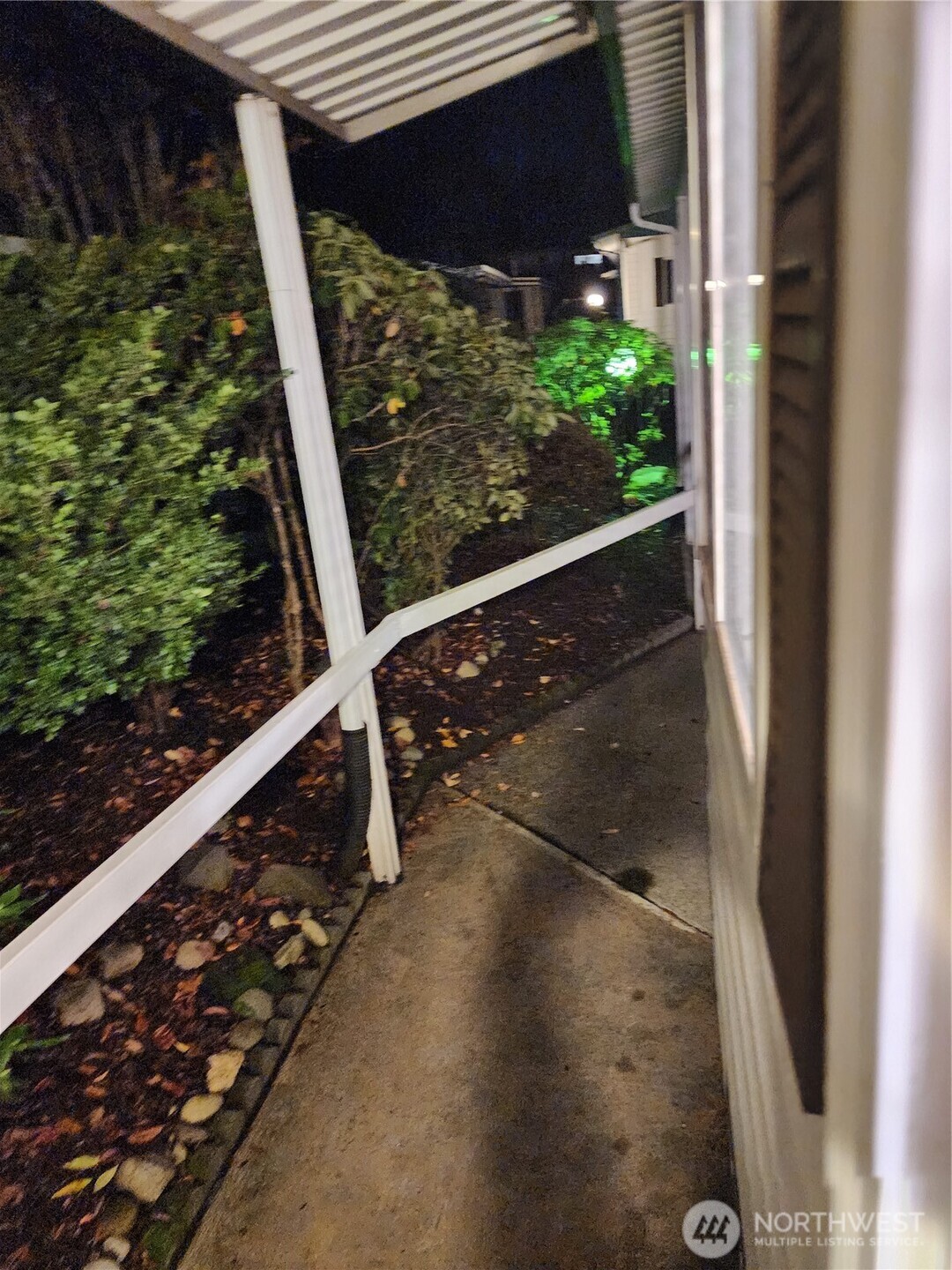 201 Union Avenue Southeast, Unit 43 Renton, WA 98059 - Photo 25 of 34 a view of entryway