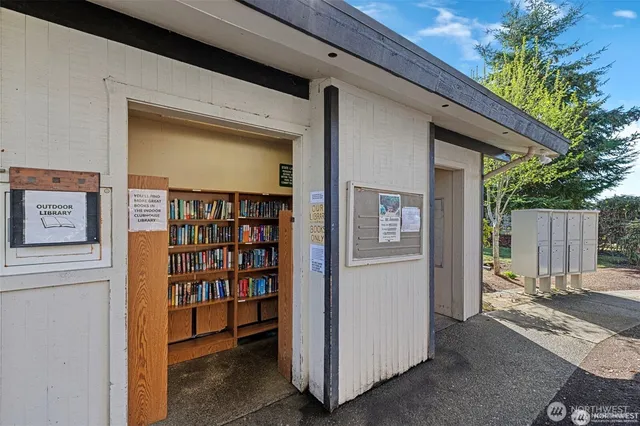 a view of a tennis court