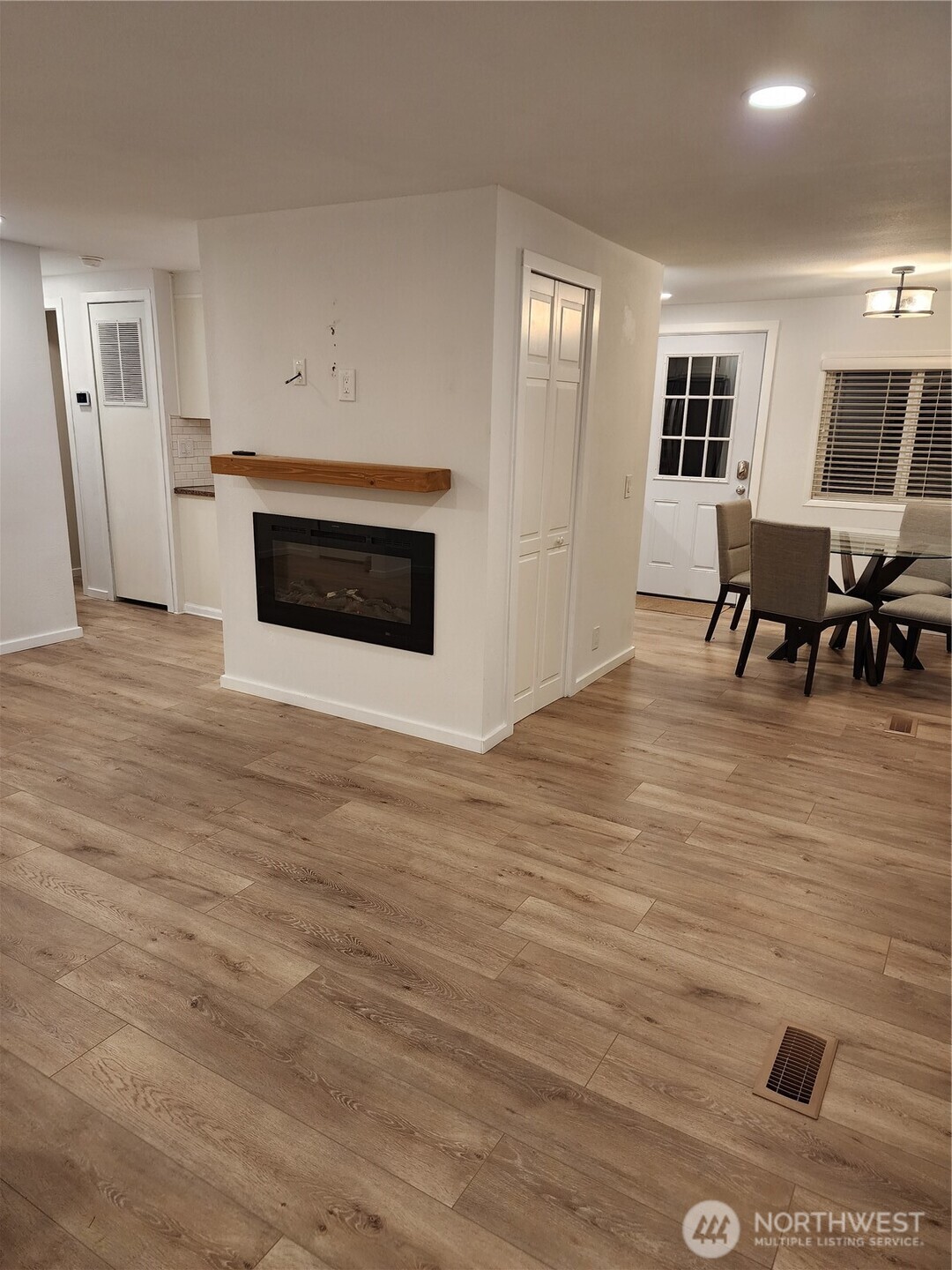 201 Union Avenue Southeast, Unit 43 Renton, WA 98059 - Photo 8 of 34 a view of kitchen and microwave