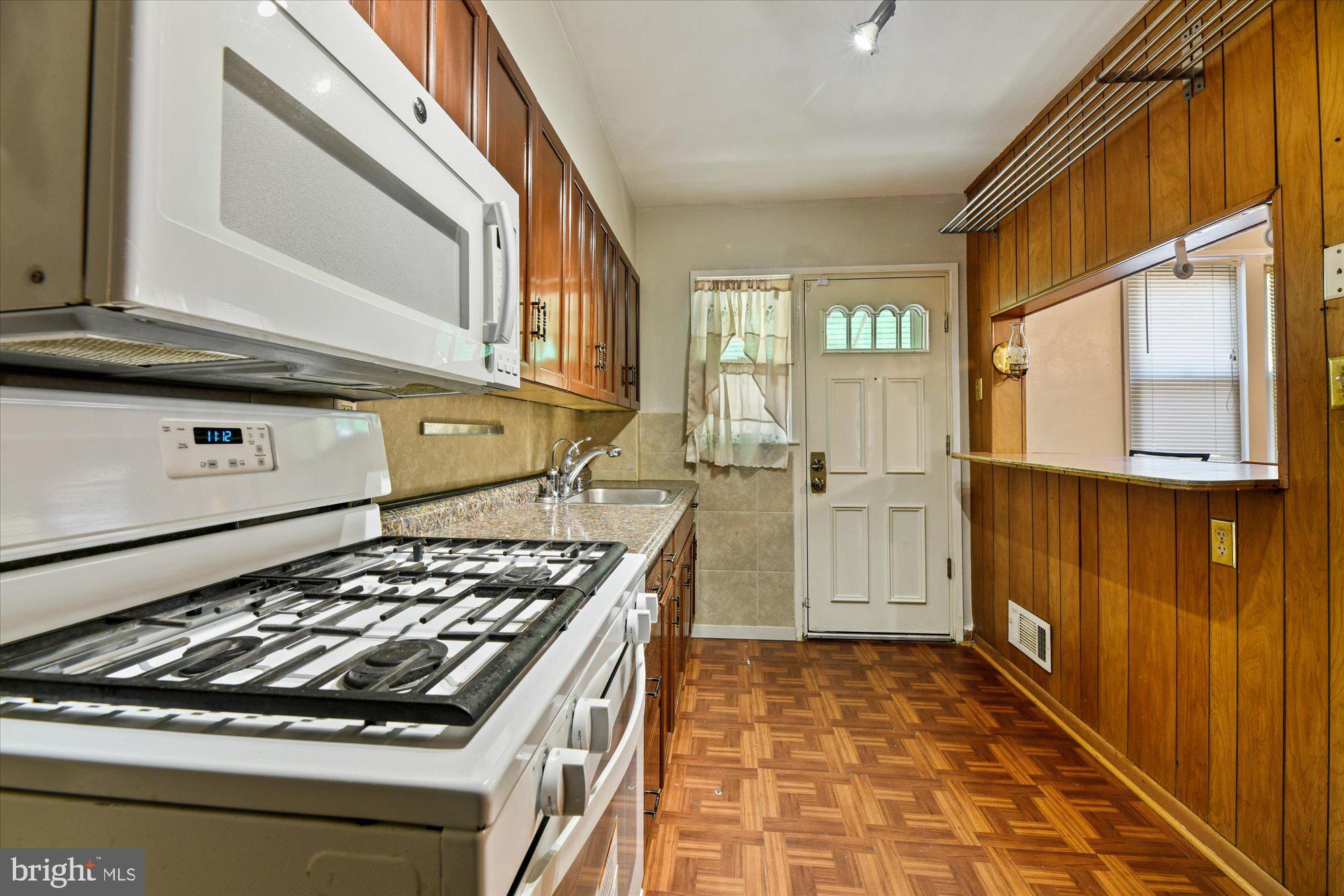 636 Brisbane Road Baltimore, MD 21229 - Photo 13 of 31