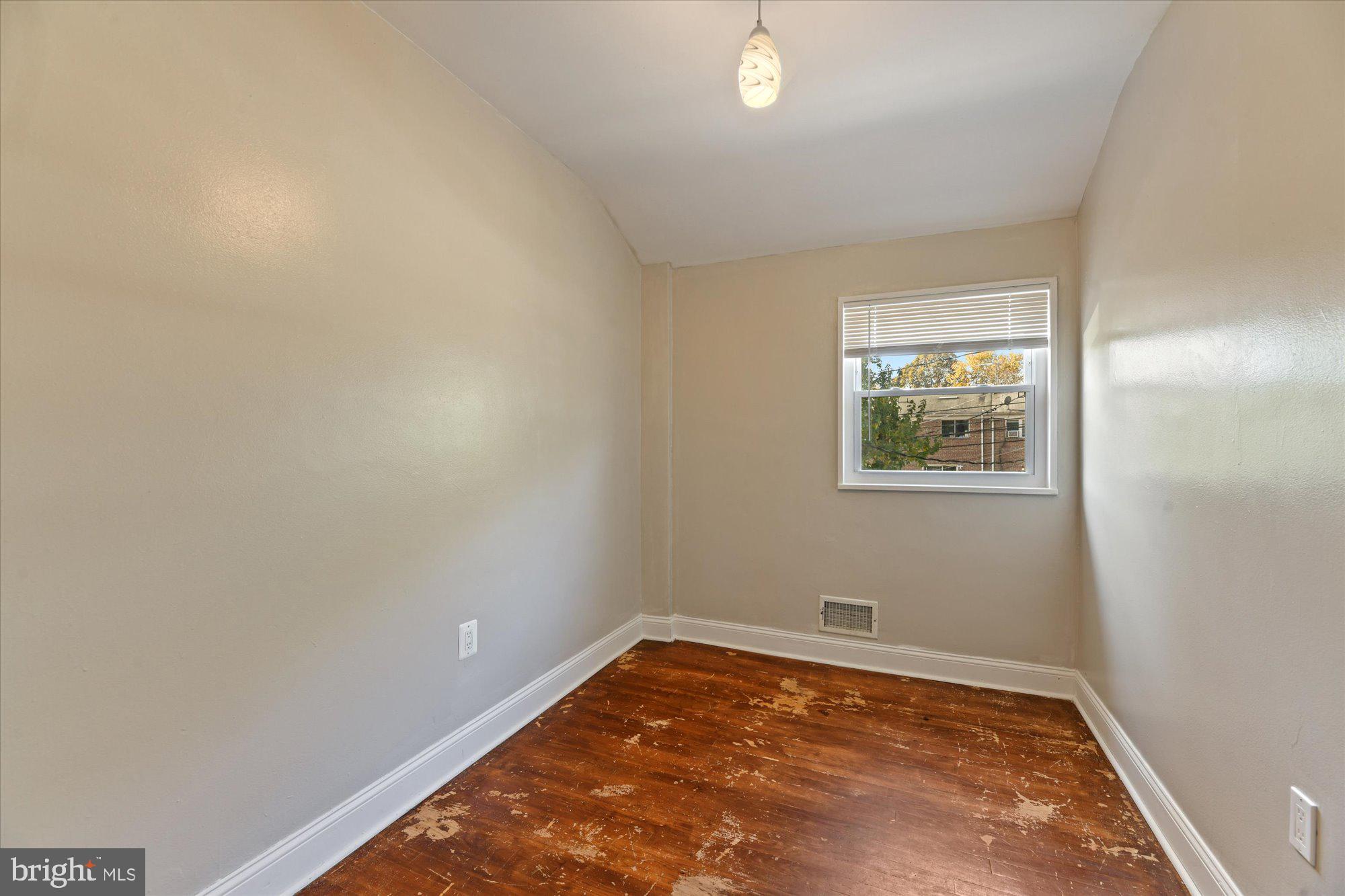 636 Brisbane Road Baltimore, MD 21229 - Photo 16 of 31