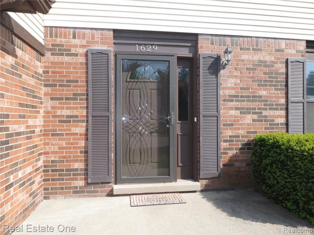 1629 Dancer Drive Rochester Hills, MI 48307 - Photo 2 of 28