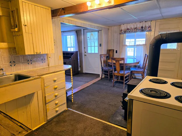 $80,000 | 22 Bray Hill Road, Phillips, ME 04966